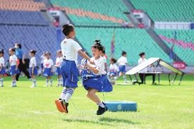 欧冠战报：库杜斯、西蒙斯点射，热刺3-0布拉格斯拉维亚