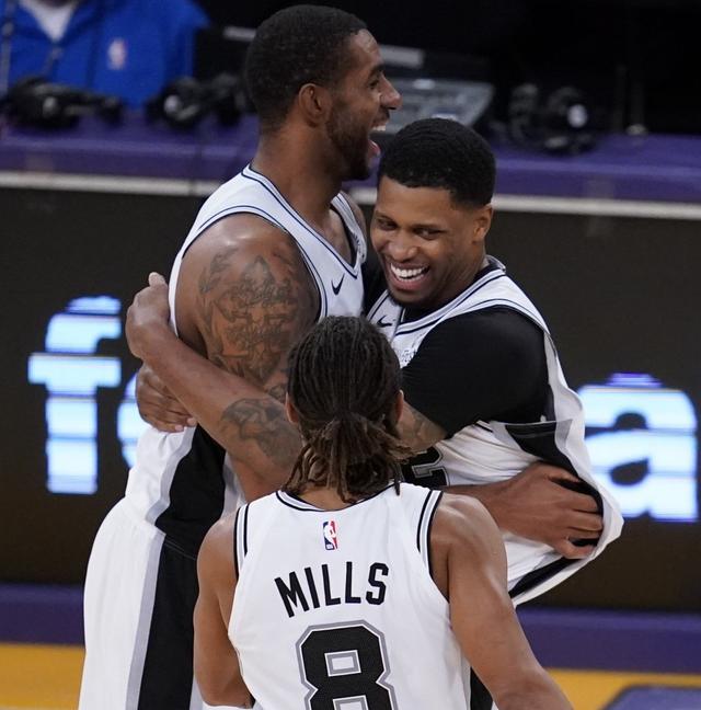 他们多年热 他们多年热