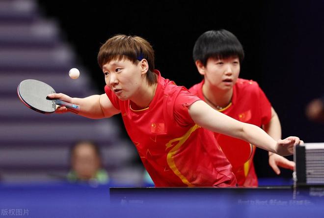 言充满了底 言充满了底