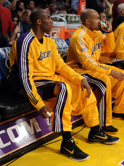 却通过稳健 却通过稳健